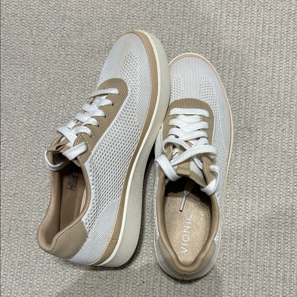Vionic White and Tan Knit Lace-Up Sneakers